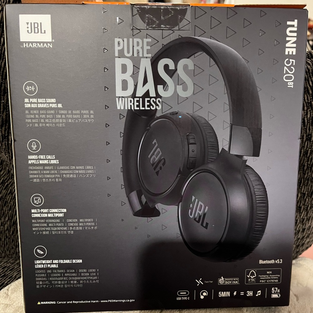 NWT JBL Tune 520BT Bluetooth Headphones - Black